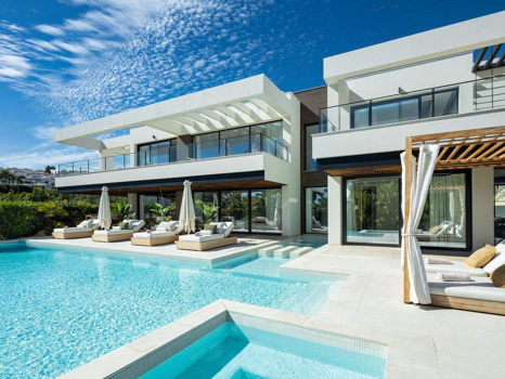 Villa en venta en Nueva Andalucia, Marbella