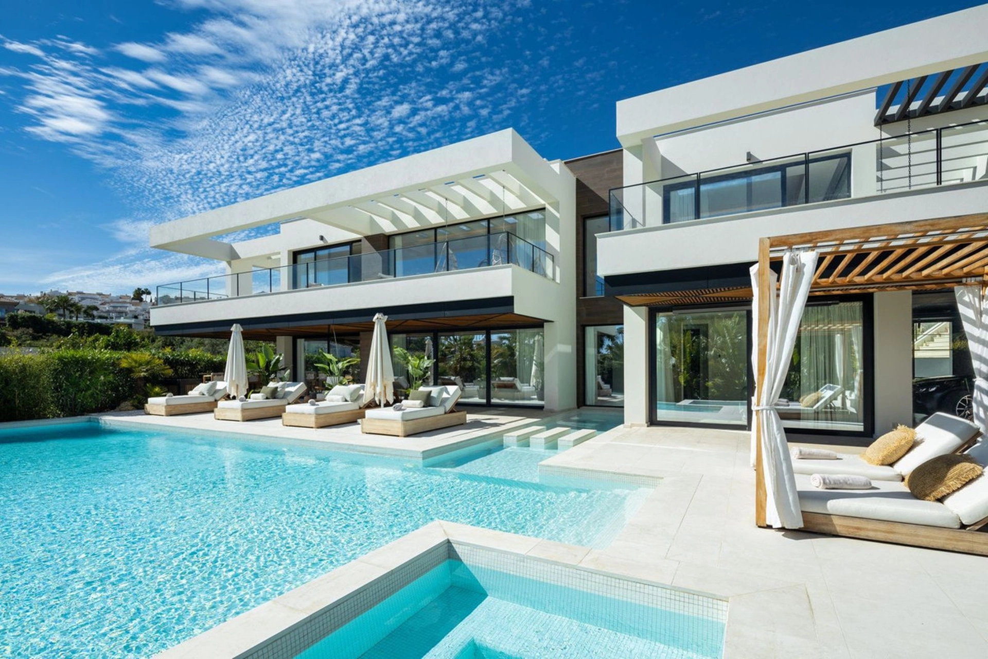 Villa en venta en Nueva Andalucia, Marbella