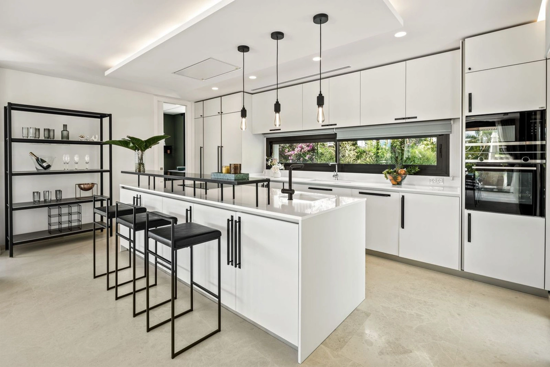 Villa en venta en Nueva Andalucia, Marbella