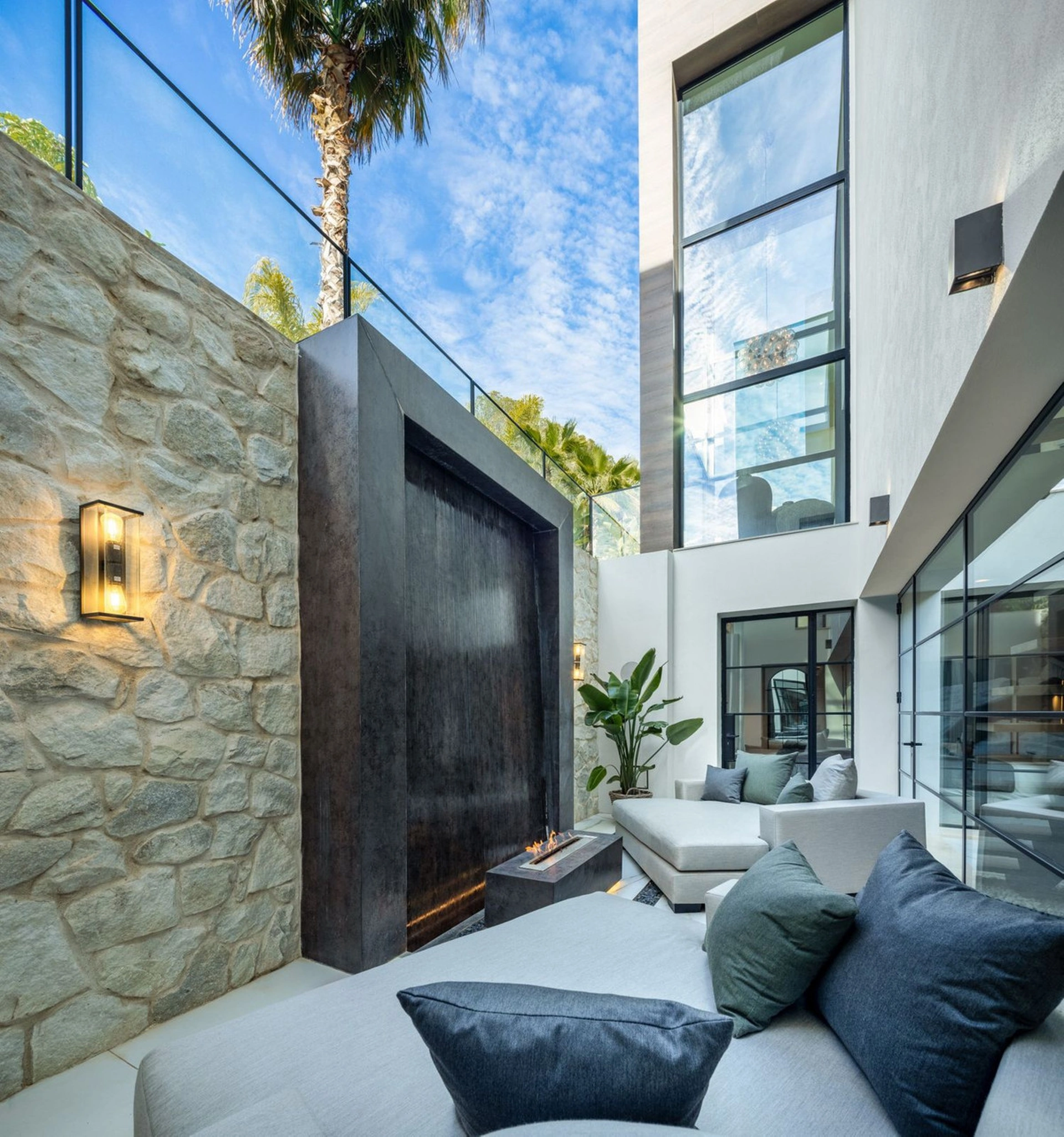 Villa en venta en Nueva Andalucia, Marbella