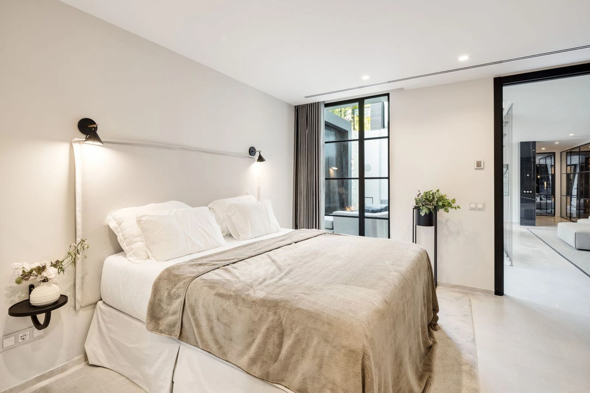 Villa en venta en Nueva Andalucia, Marbella