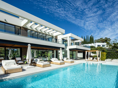 Villa en venta en Nueva Andalucia, Marbella