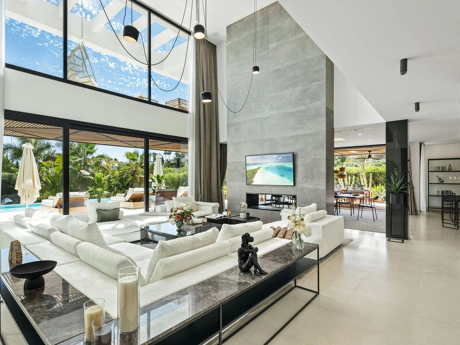 Villa en venta en Nueva Andalucia, Marbella
