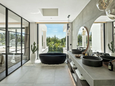 Villa en venta en Nueva Andalucia, Marbella
