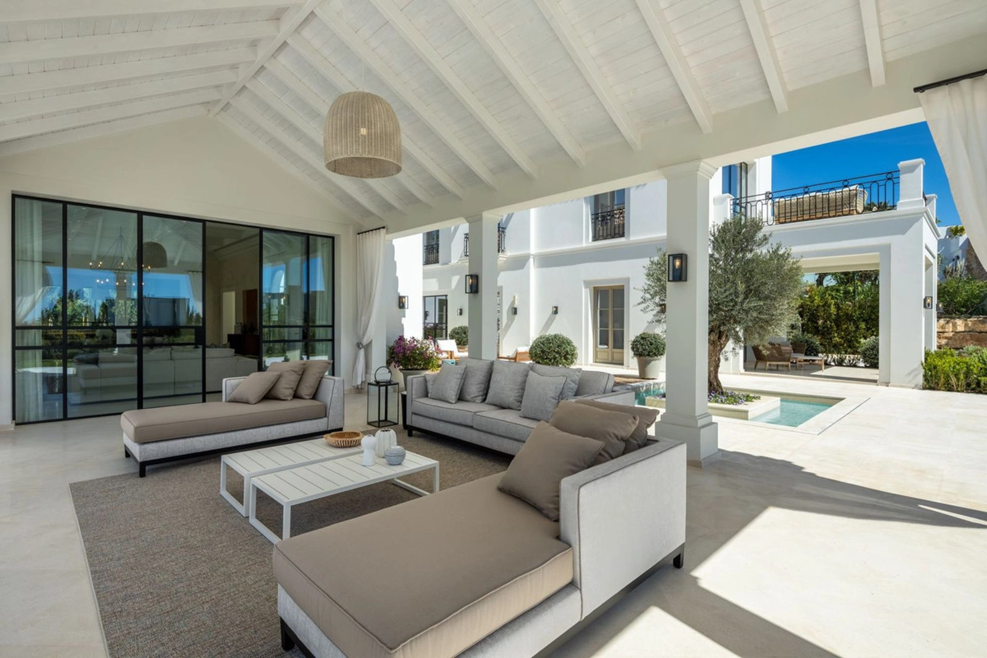 Villa en venta en Nueva Andalucia, Marbella