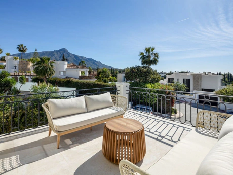 Villa en venta en Nueva Andalucia, Marbella