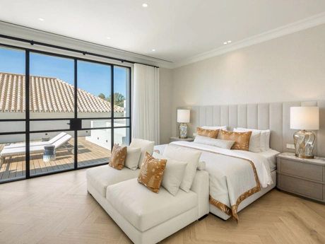 Villa en venta en Nueva Andalucia, Marbella