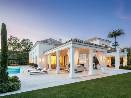 Villa en venta en Nueva Andalucia, Marbella