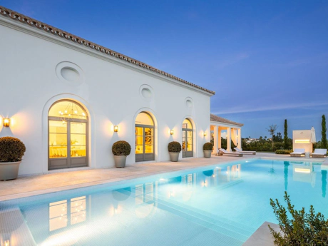 Villa en venta en Nueva Andalucia, Marbella