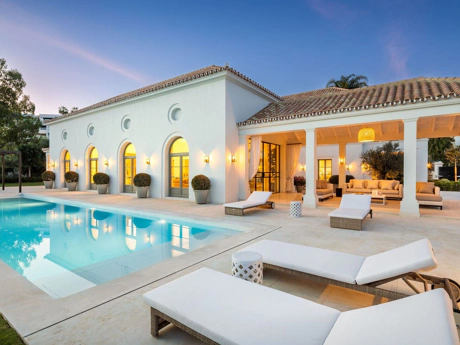 Villa en venta en Nueva Andalucia, Marbella