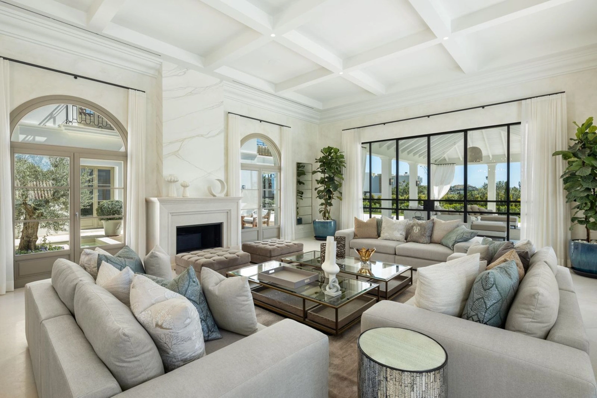 Villa en venta en Nueva Andalucia, Marbella