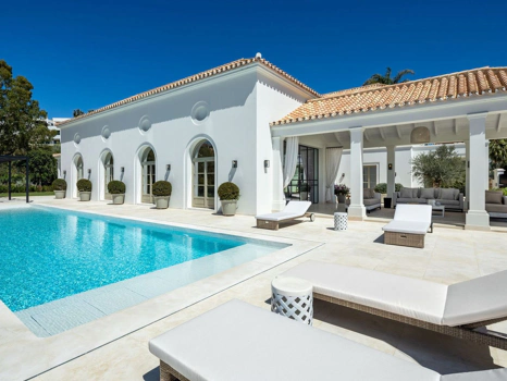 Villa en venta en Nueva Andalucia, Marbella
