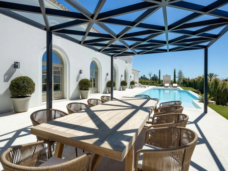 Villa en venta en Nueva Andalucia, Marbella