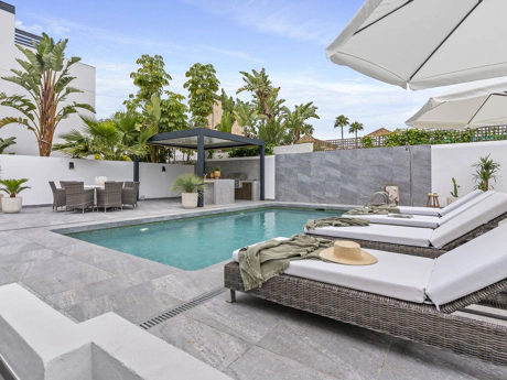 Villa for sale in Nueva Andalucia, Marbella
