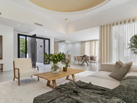 Villa for sale in Nueva Andalucia, Marbella