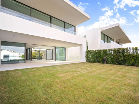 Villa for sale in Marbella Golden Mile