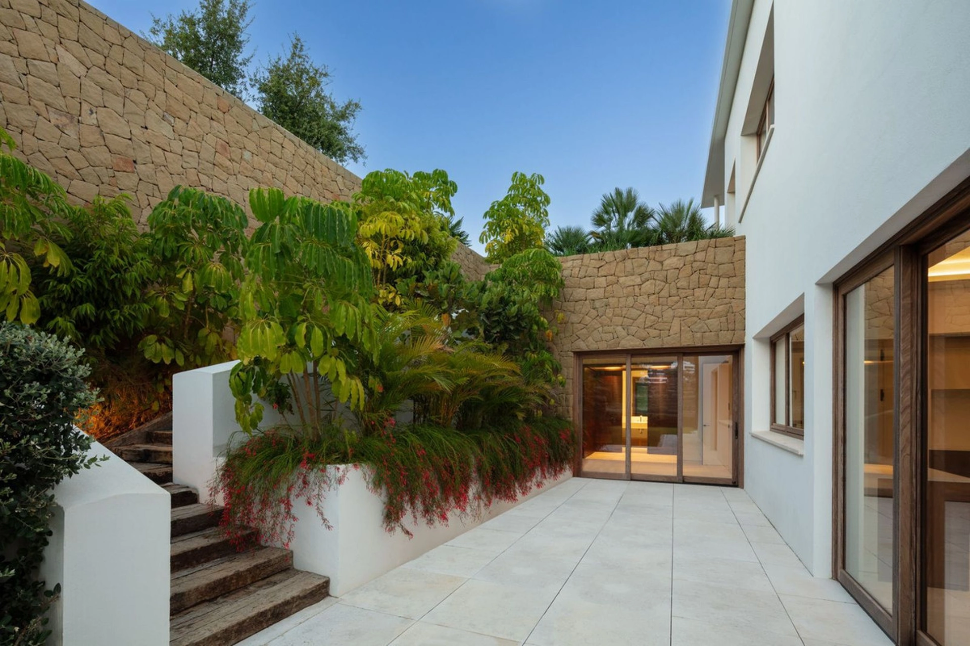 Villa for sale in Casares