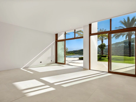 Villa for sale in Casares