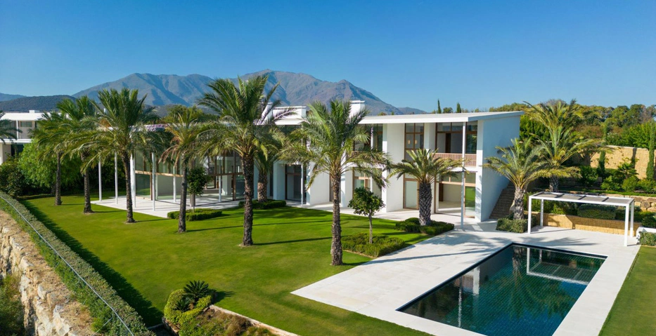 Villa for sale in Casares