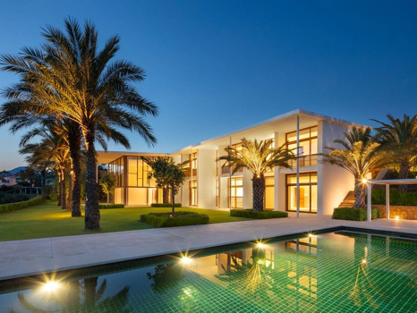 Villa for sale in Casares