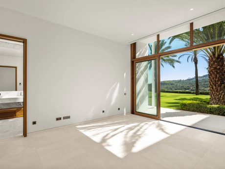 Villa for sale in Casares