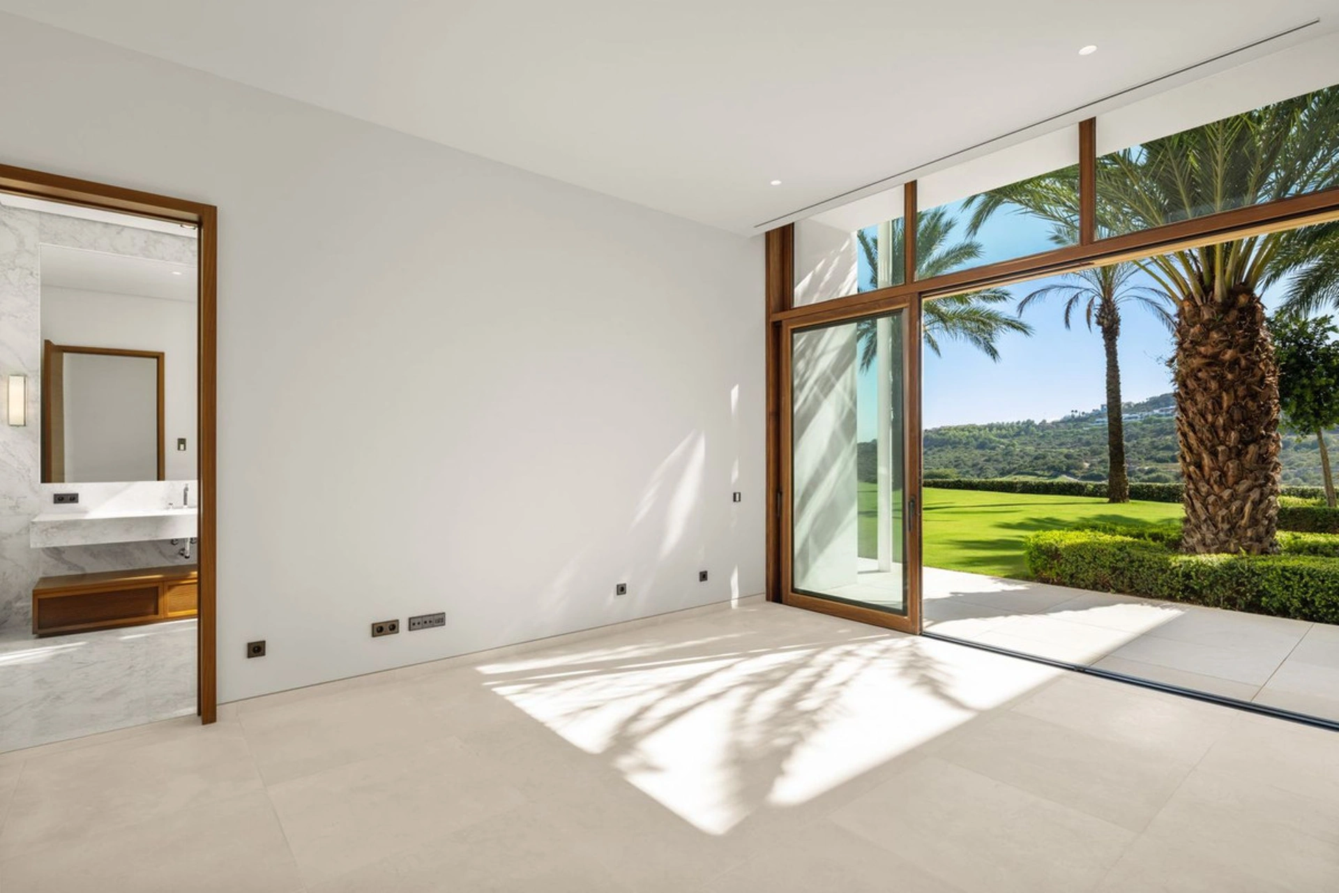 Villa for sale in Casares