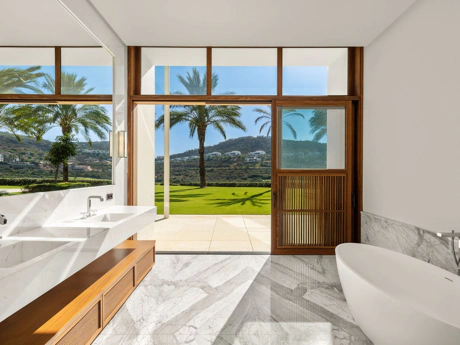 Villa for sale in Casares