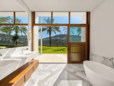 Villa for sale in Casares
