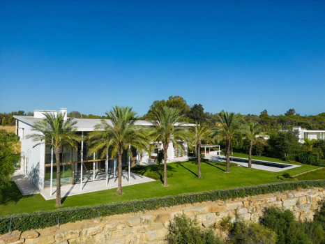Villa for sale in Casares