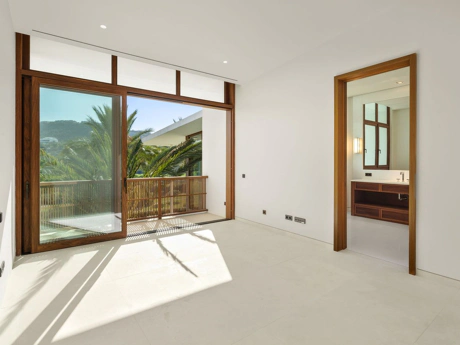 Villa for sale in Casares
