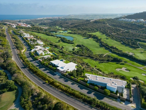 Villa for sale in Casares