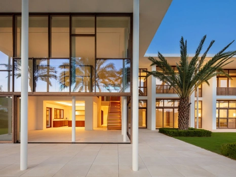 Villa for sale in Casares
