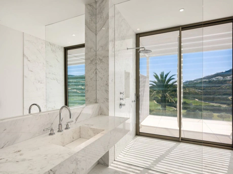 Villa for sale in Casares