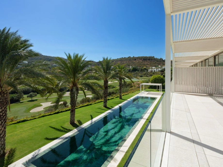 Villa for sale in Casares