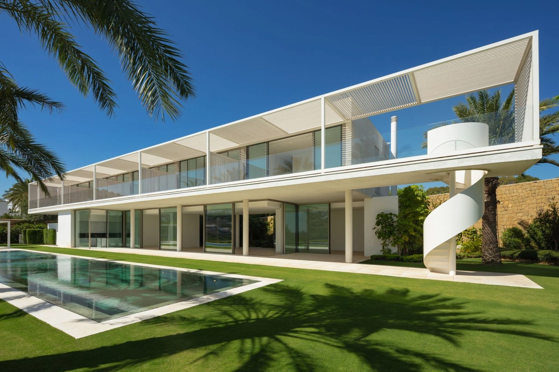 Villa for sale in Casares