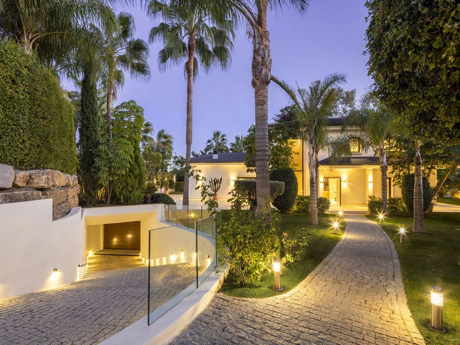 Villa en venta en Nueva Andalucia, Marbella
