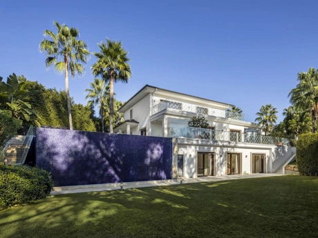 Villa en venta en Nueva Andalucia, Marbella