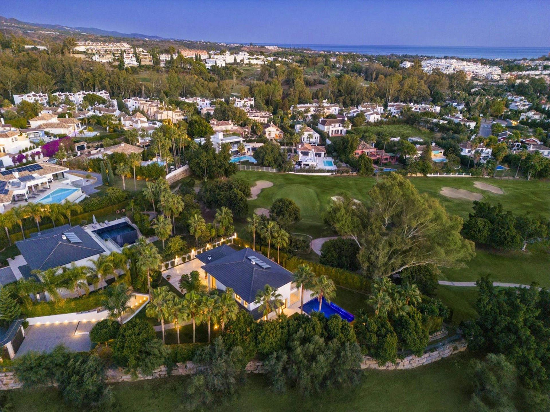 Villa en venta en Nueva Andalucia, Marbella