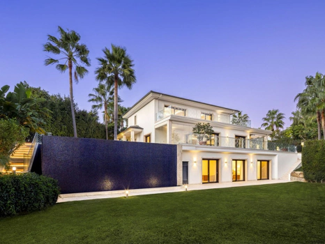 Villa en venta en Nueva Andalucia, Marbella