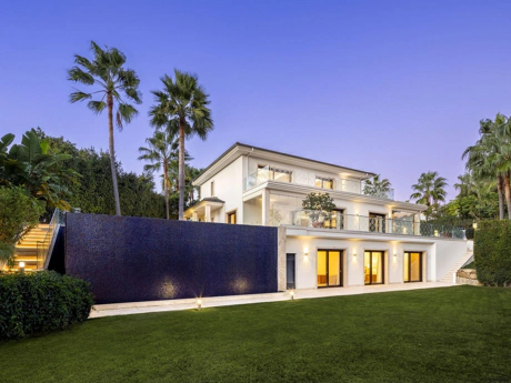 Villa en venta en Nueva Andalucia, Marbella