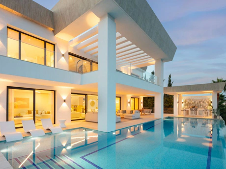 Villa for sale in Benahavis