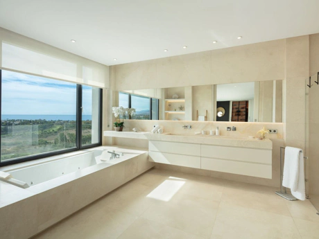 Villa for sale in Benahavis