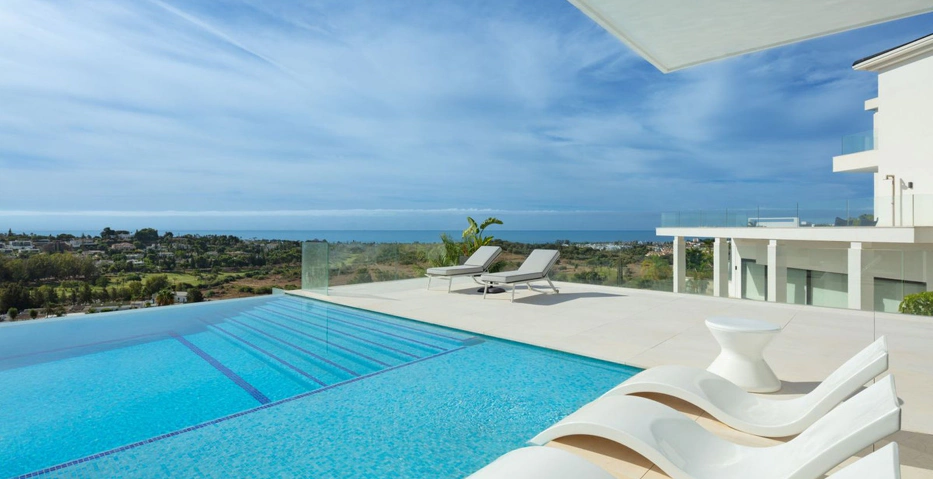 Villa for sale in Benahavis