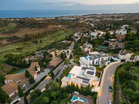 Villa for sale in Benahavis