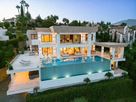 Villa for sale in Benahavis