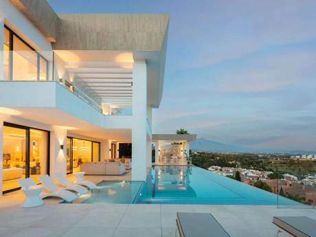 Villa for sale in Benahavis