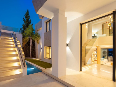 Villa for sale in Benahavis
