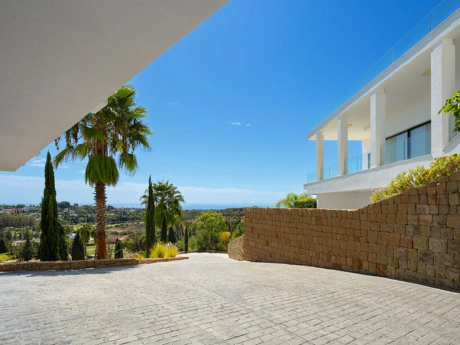 Villa for sale in Benahavis