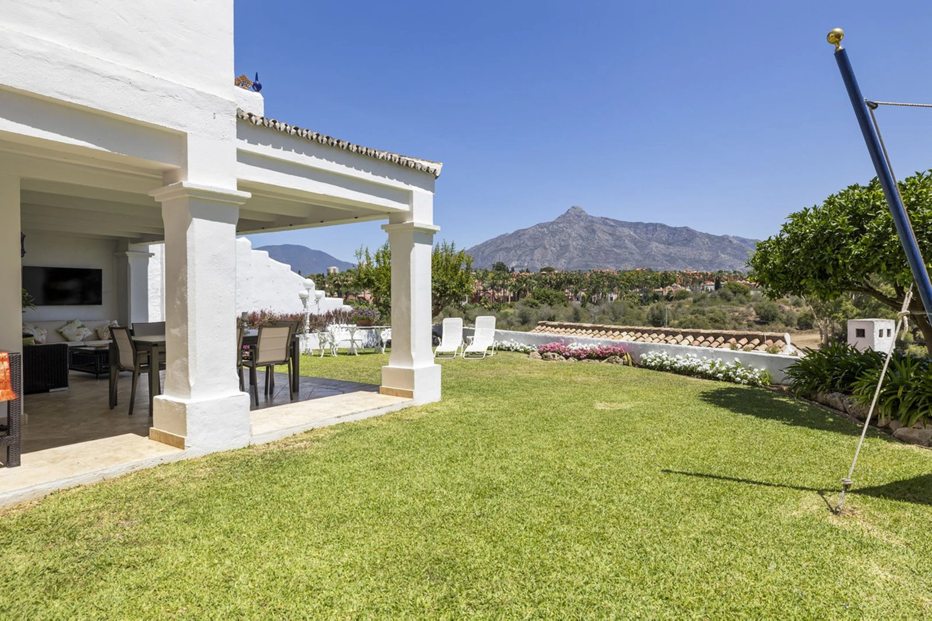 Adosado en venta en Nueva Andalucia, Marbella