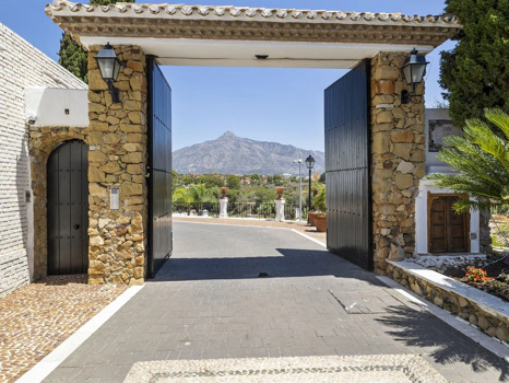 Adosado en venta en Nueva Andalucia, Marbella